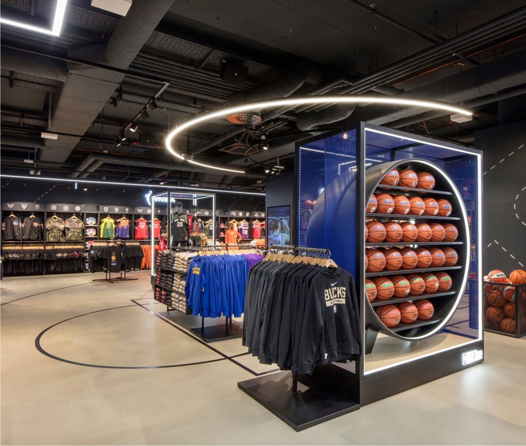 Vue d'ensemble d'un stand NBA