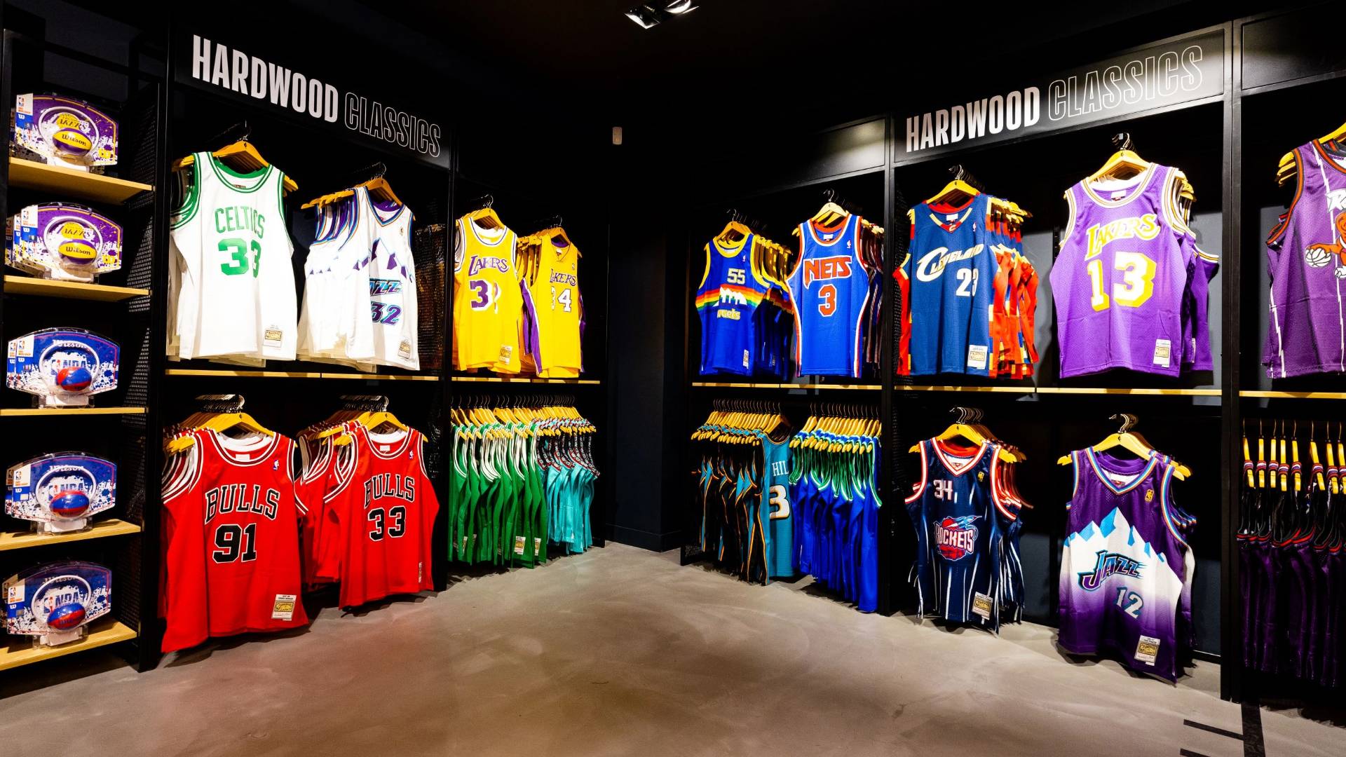 Présentoirs avec les maillots