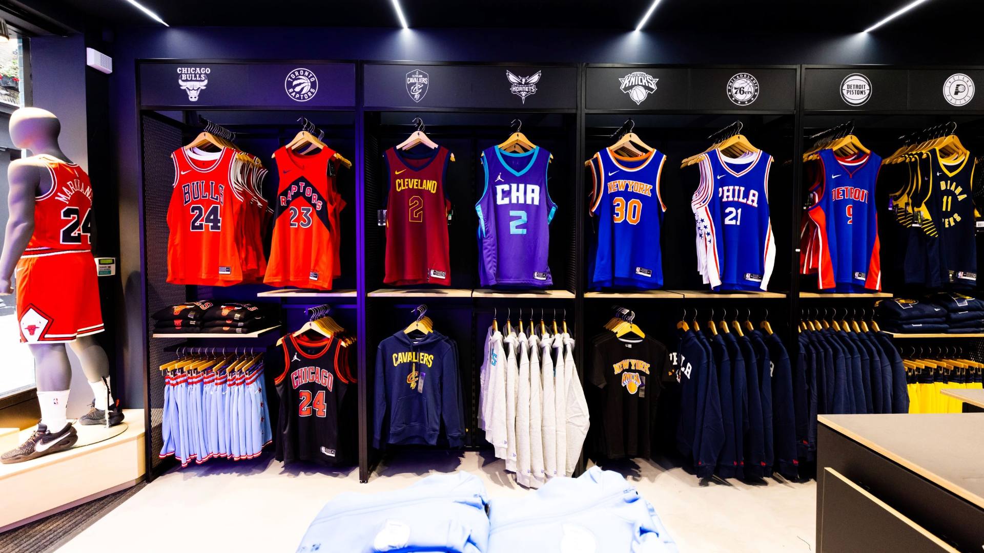 Présentoirs avec les maillots