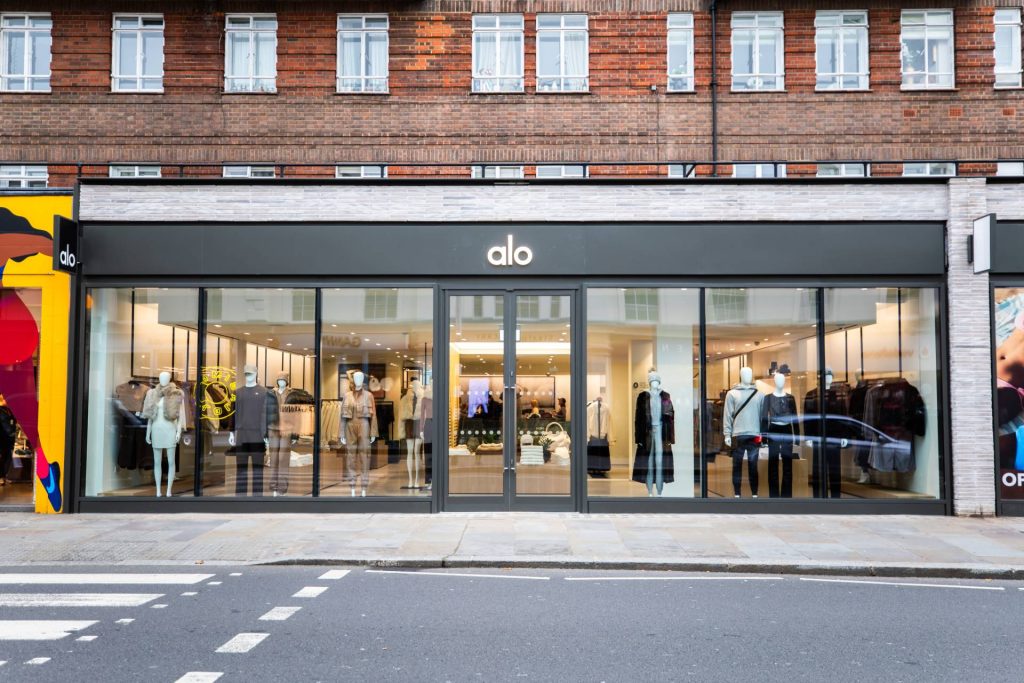 Façade du magasin Alo Yoga sur Kings Road à Londres