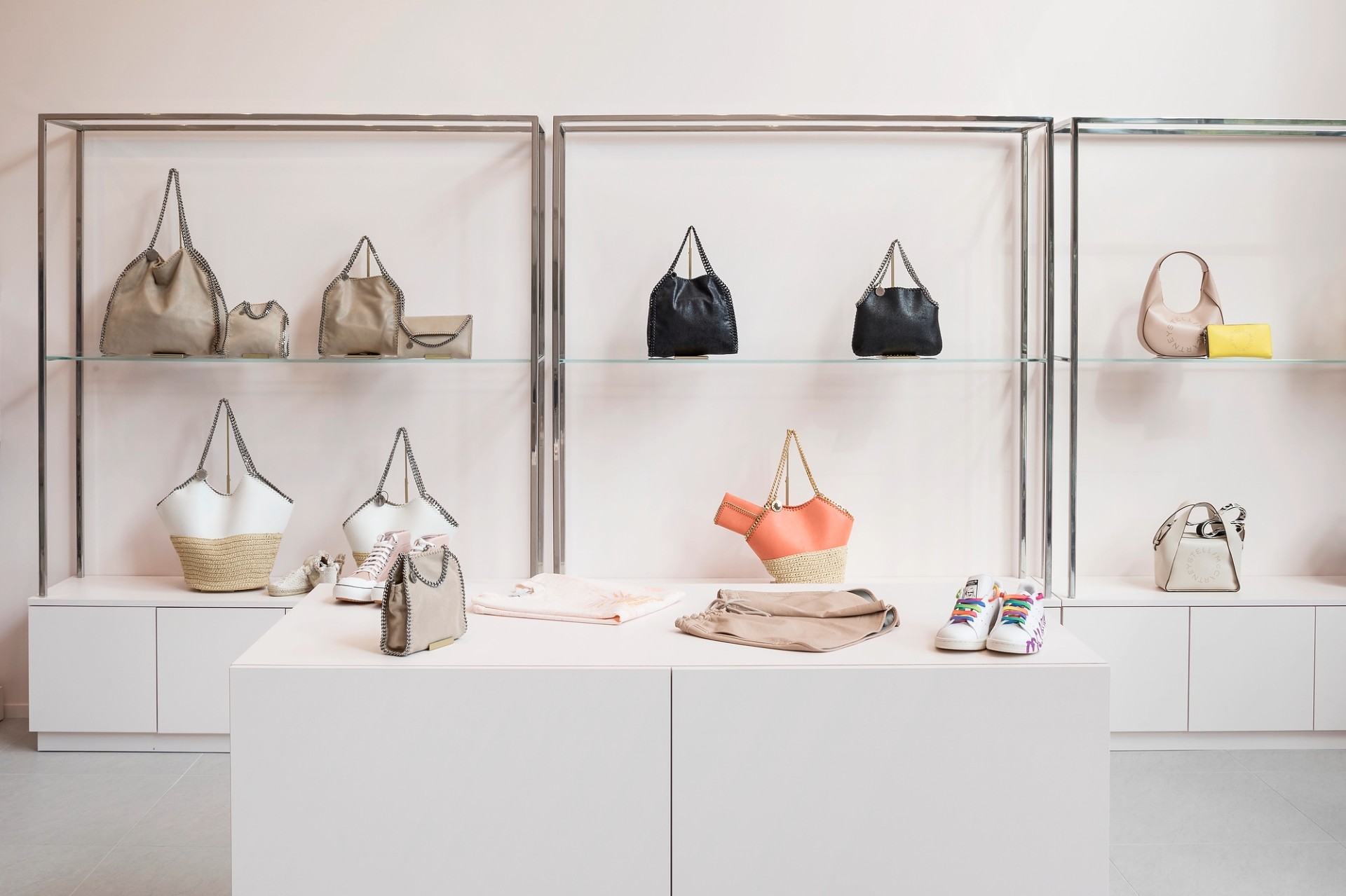 Présentation des sacs et accessoires