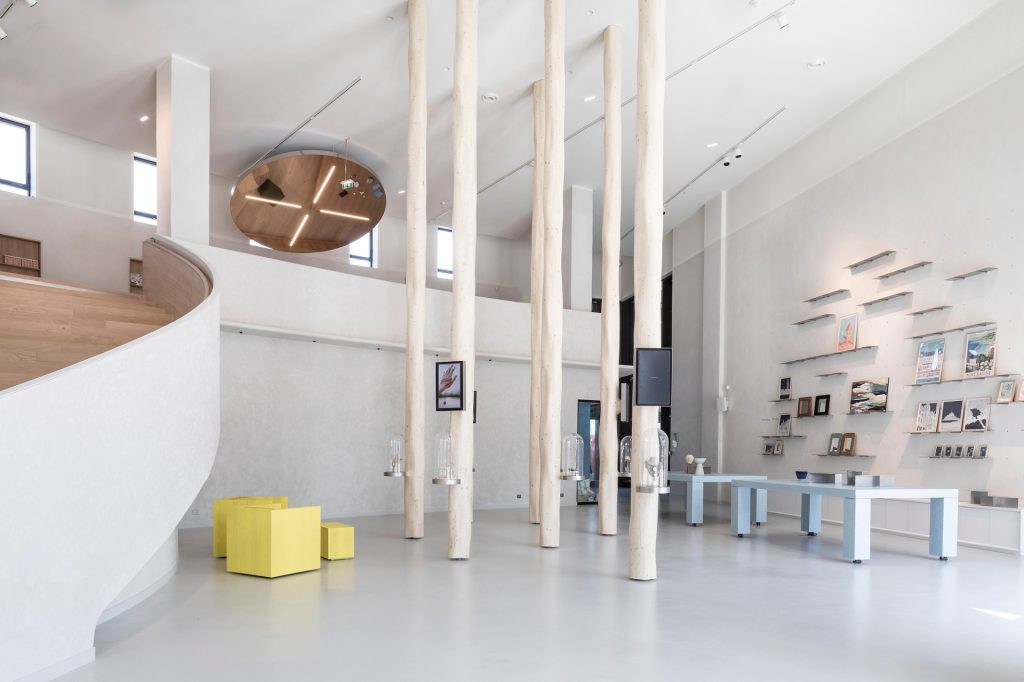 Grande salle d'exposition au RDC - Maison des métiers d'art