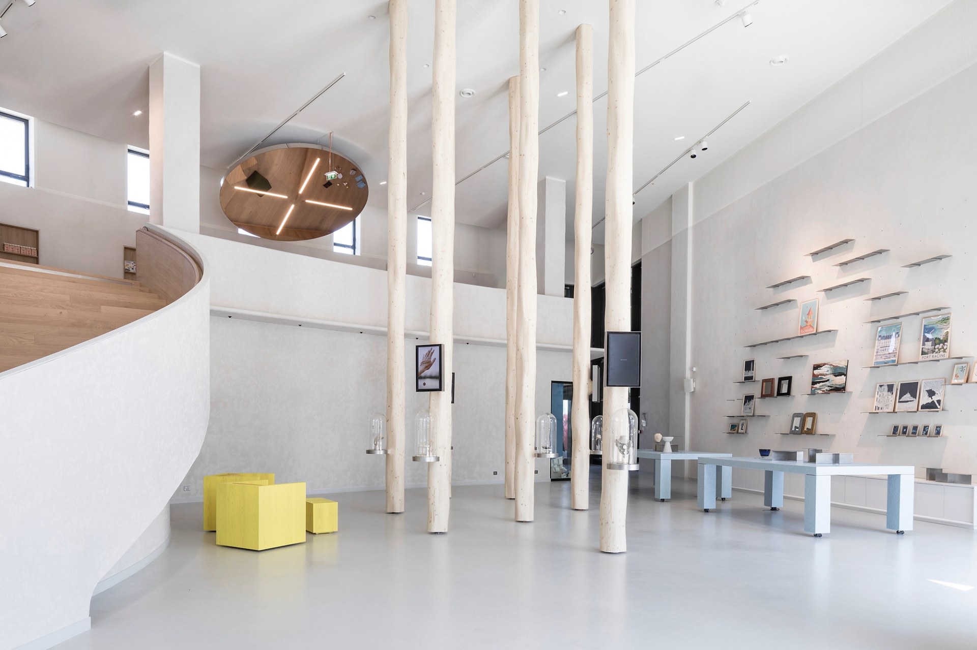 Grande salle d'exposition au RDC - Maison des métiers d'art