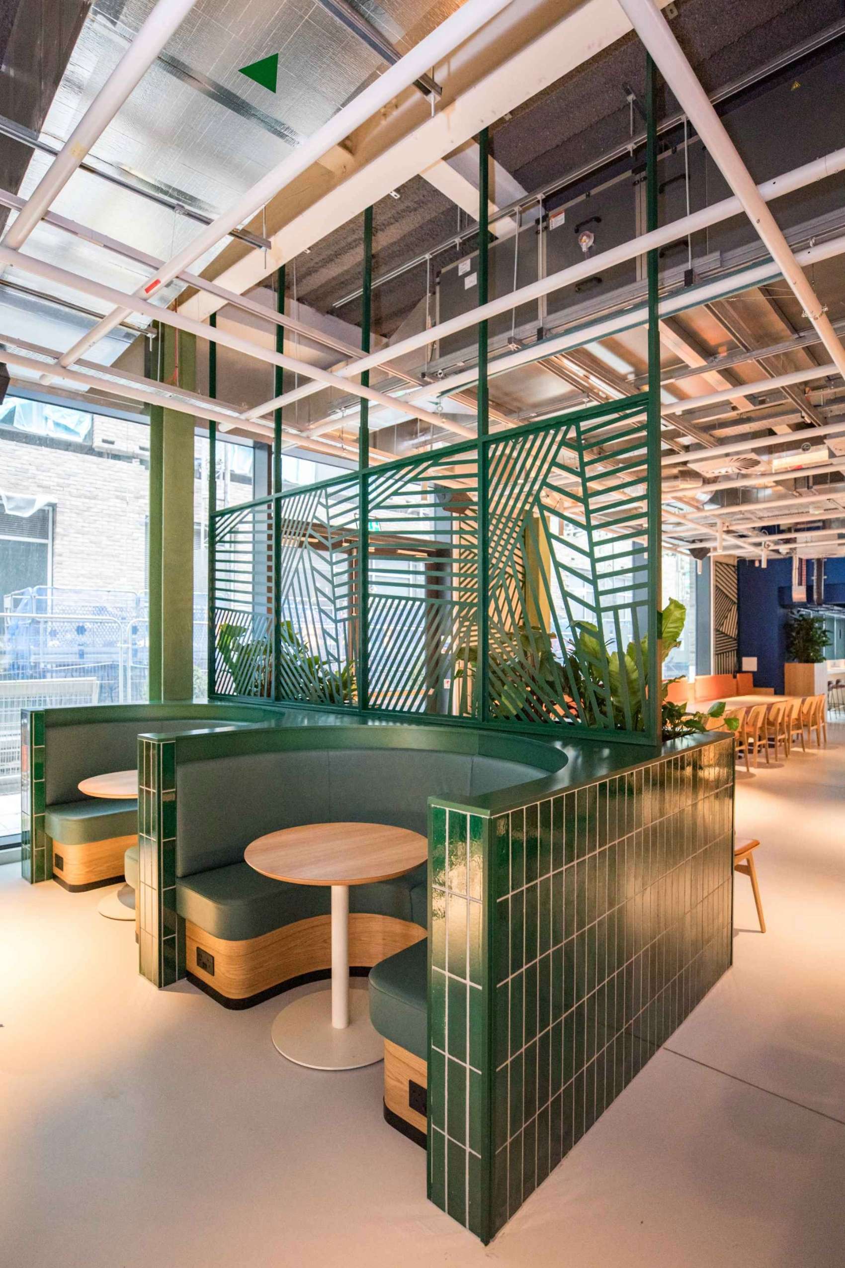 Espace de restauration ou de coworking en demi-cercle - The Social Hub
