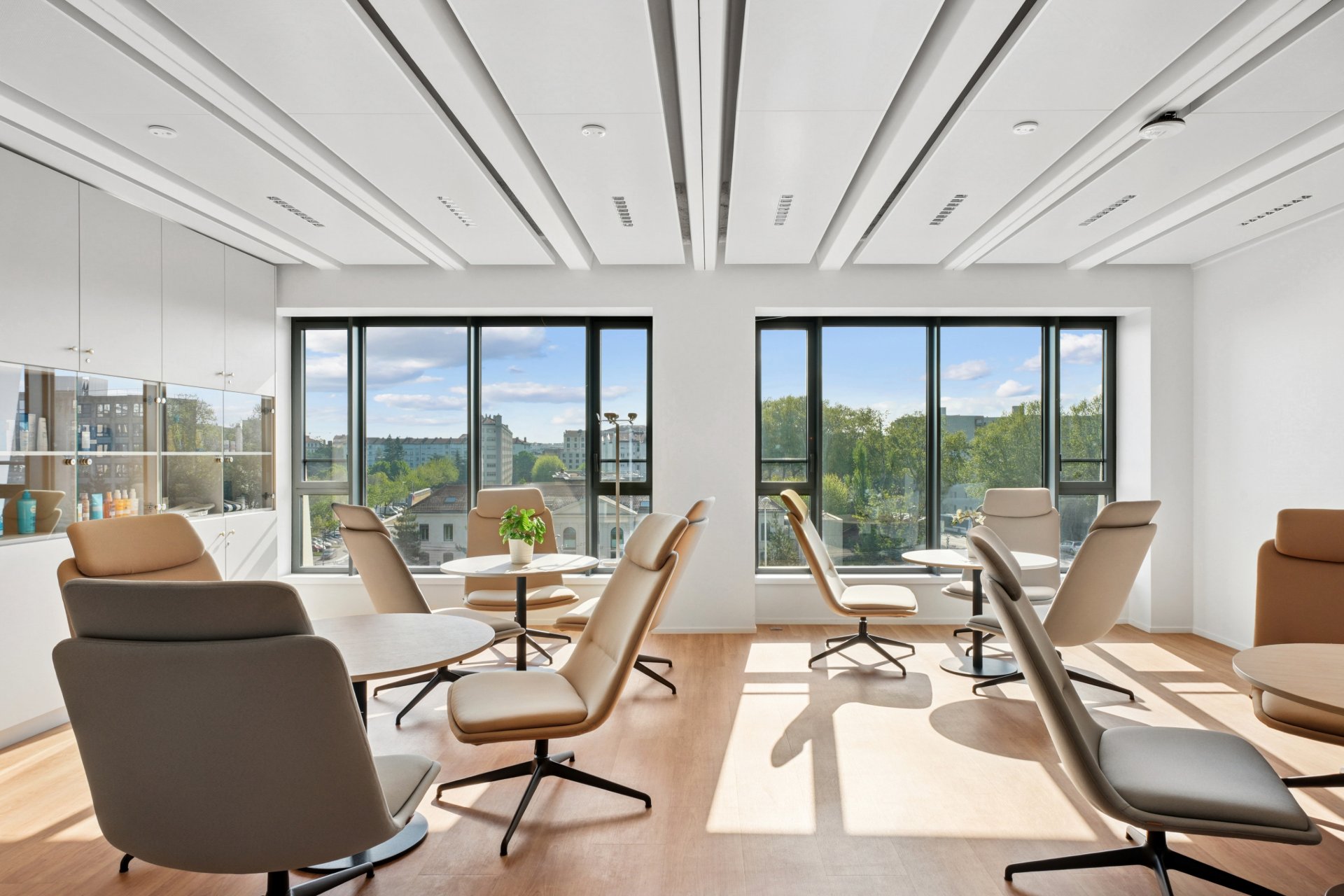 Salle de Coworking chez NAOS par Parella