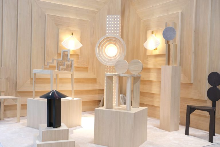vu d'ensemble, différents luminaires, formes géométriques, ton blanc et beige