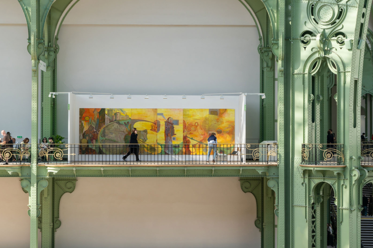 vu du grand palais de l'intérieur, mur blanc, toile centrale