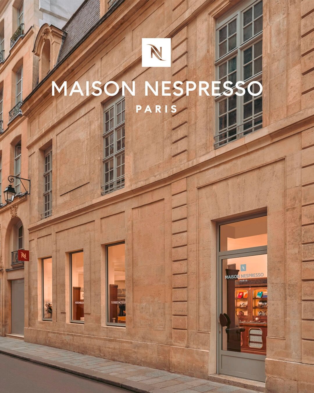 Vue de la façade extérieure de la boutique.