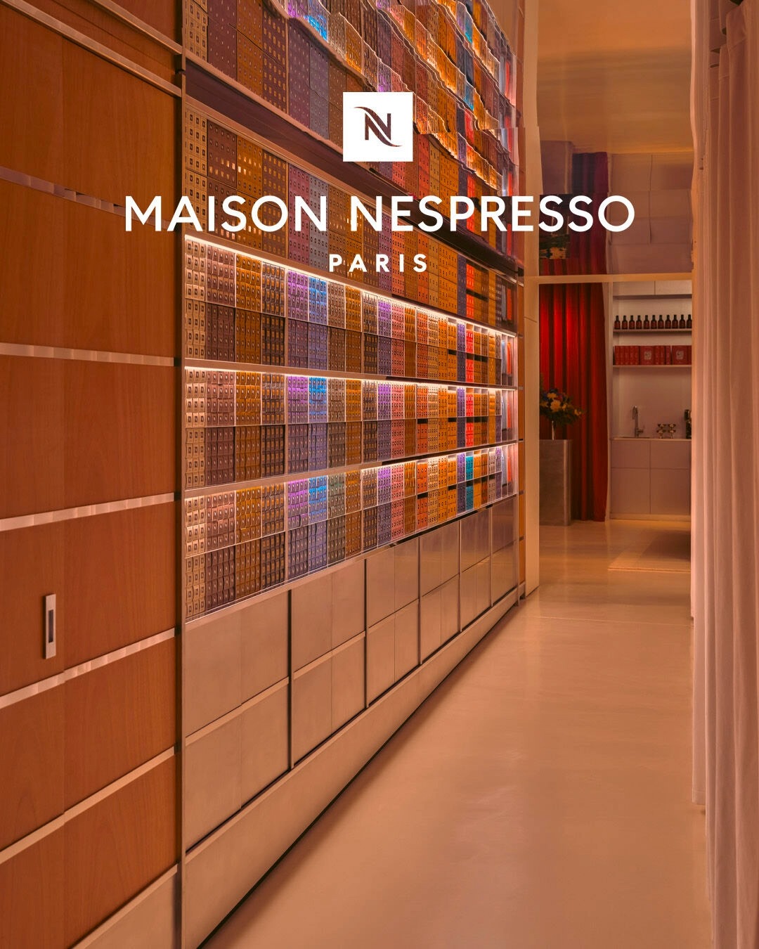 Armoire murale de capsules de café.