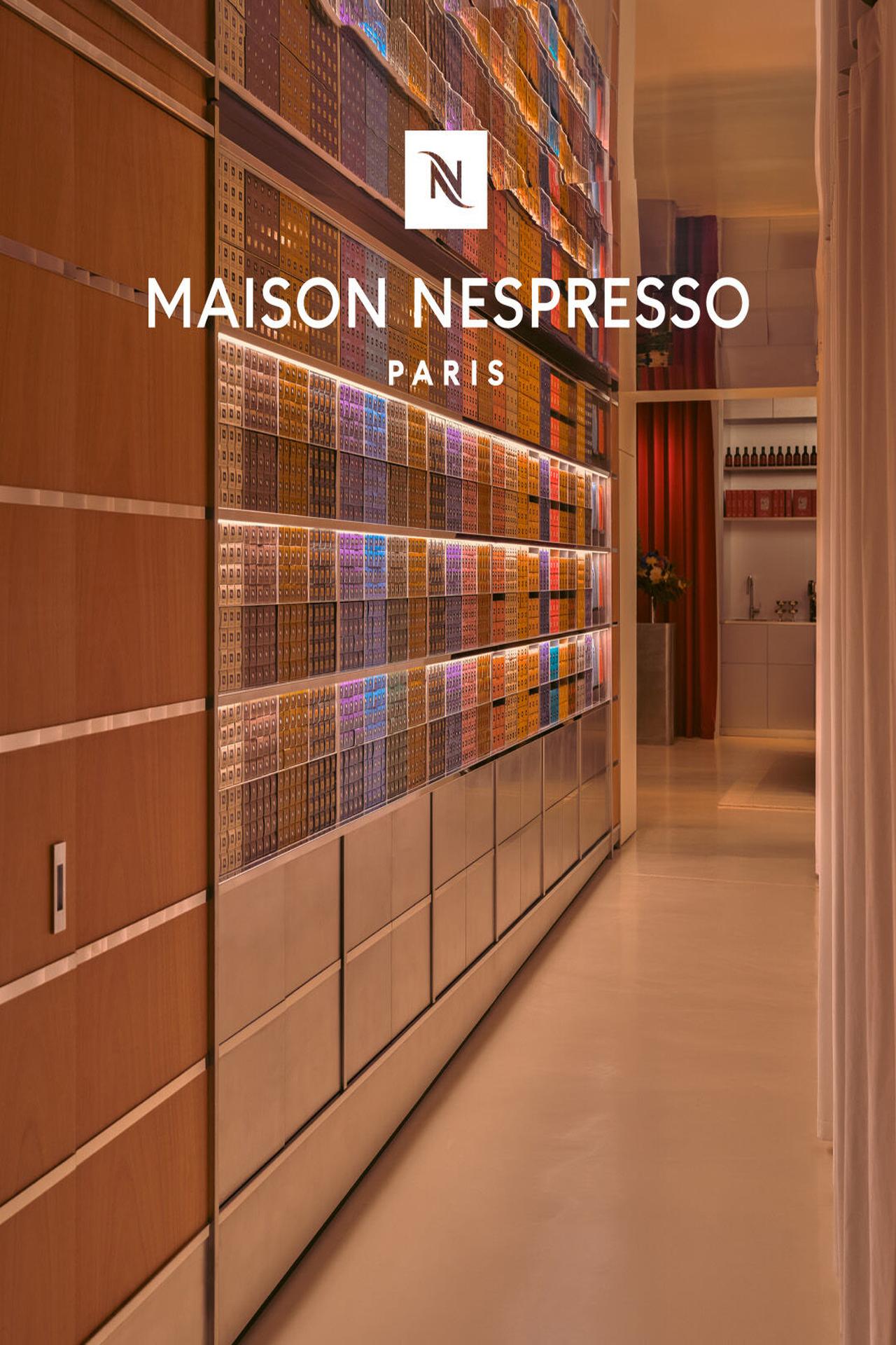 Armoire murale de capsules de café.