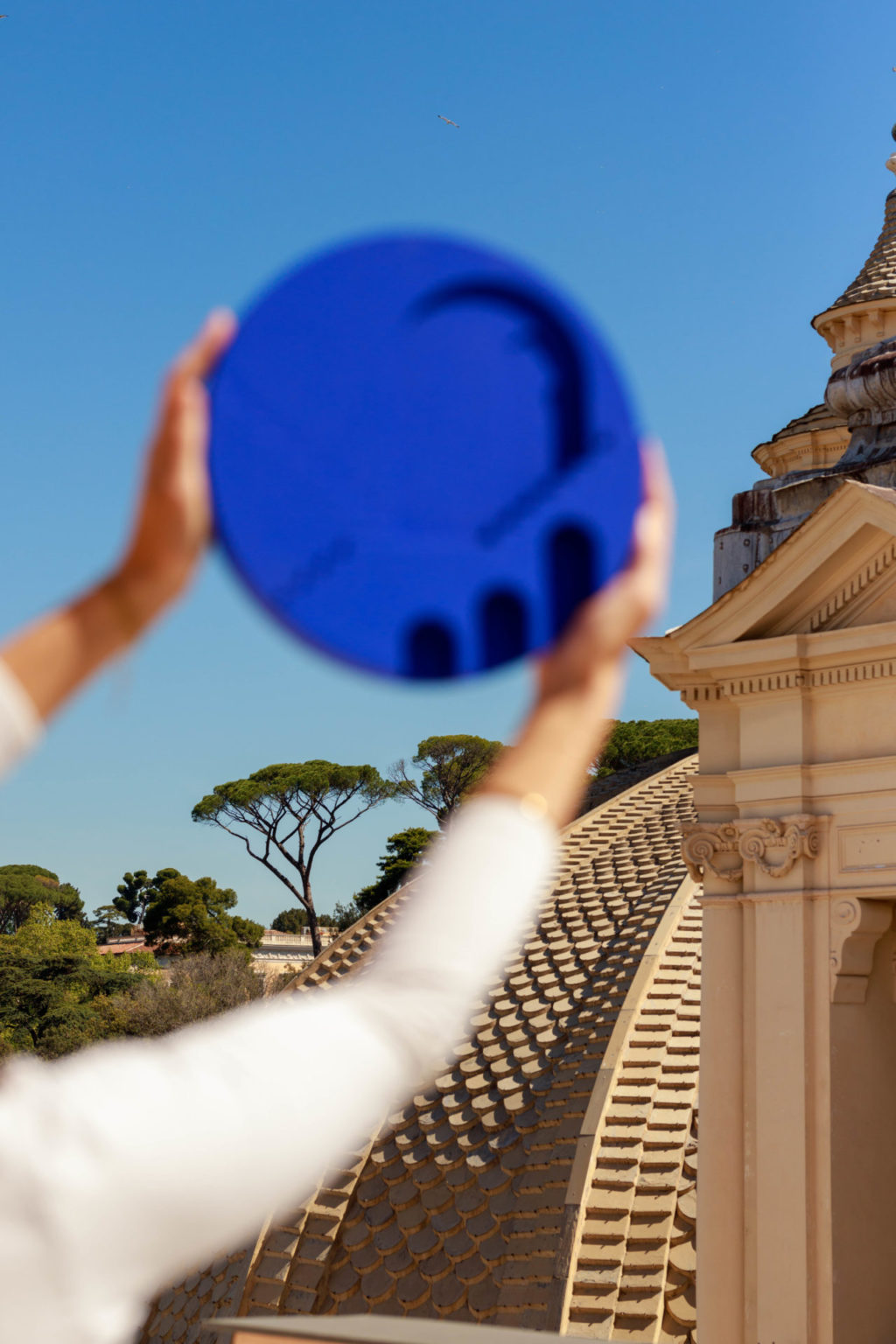 Photo artistique avec une oeuvre en cercle