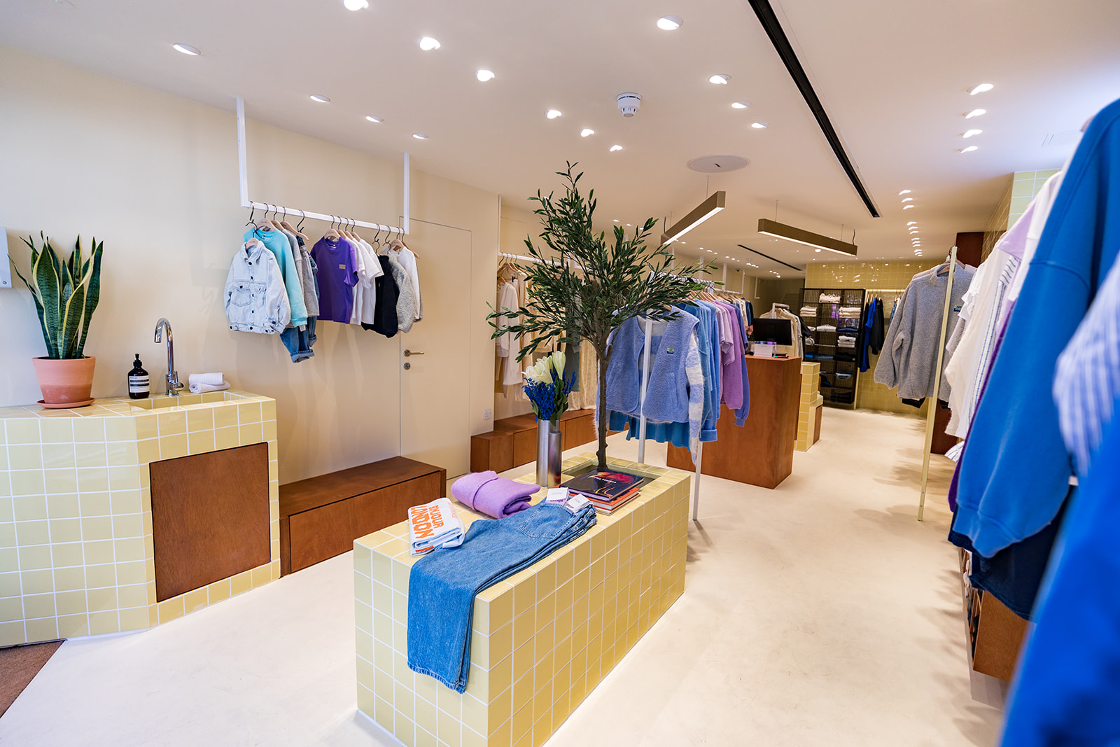 Retail Space - American Vintage